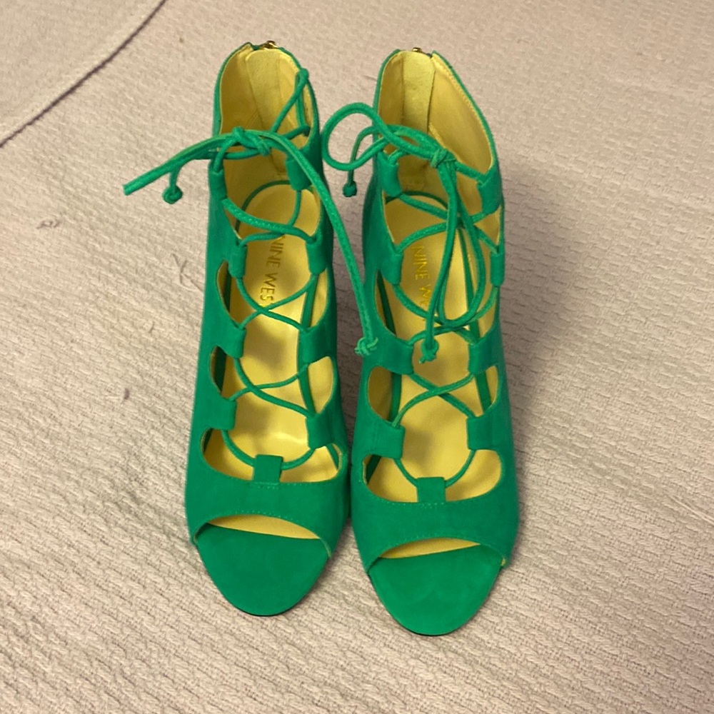Nine West green, open toe 3 1/2” heels. Size 6 1/2 M.